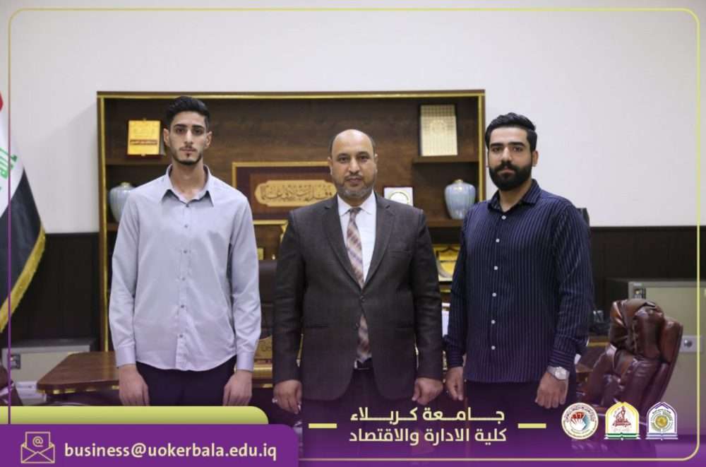 You are currently viewing The Dean of the College of Administration and Economics at the University of Karbala honors the media team that covered the university’s service procession