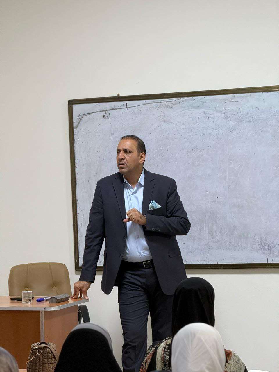 You are currently viewing Faculty of Business and Economics – University of Karbala Organizes a Training Course on the Role of Artificial Intelligence in Reducing Banking Risks