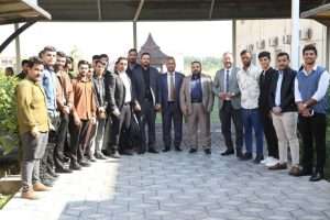 Read more about the article The Faculty of Business and Economics at the University of Karbala Implements a Volunteer Campaign to Clean the Corridors and Gardens of the College